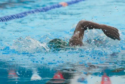 Dimagrire con il nuoto ed una corretta alimentazione